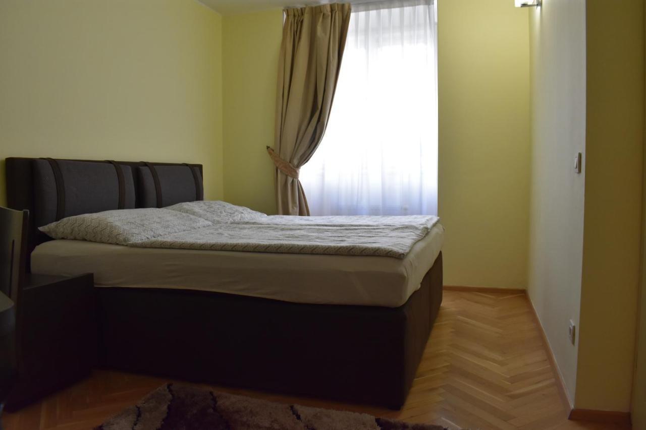 Apartment Vikroria - Halkova 5 Praha Eksteriør bilde